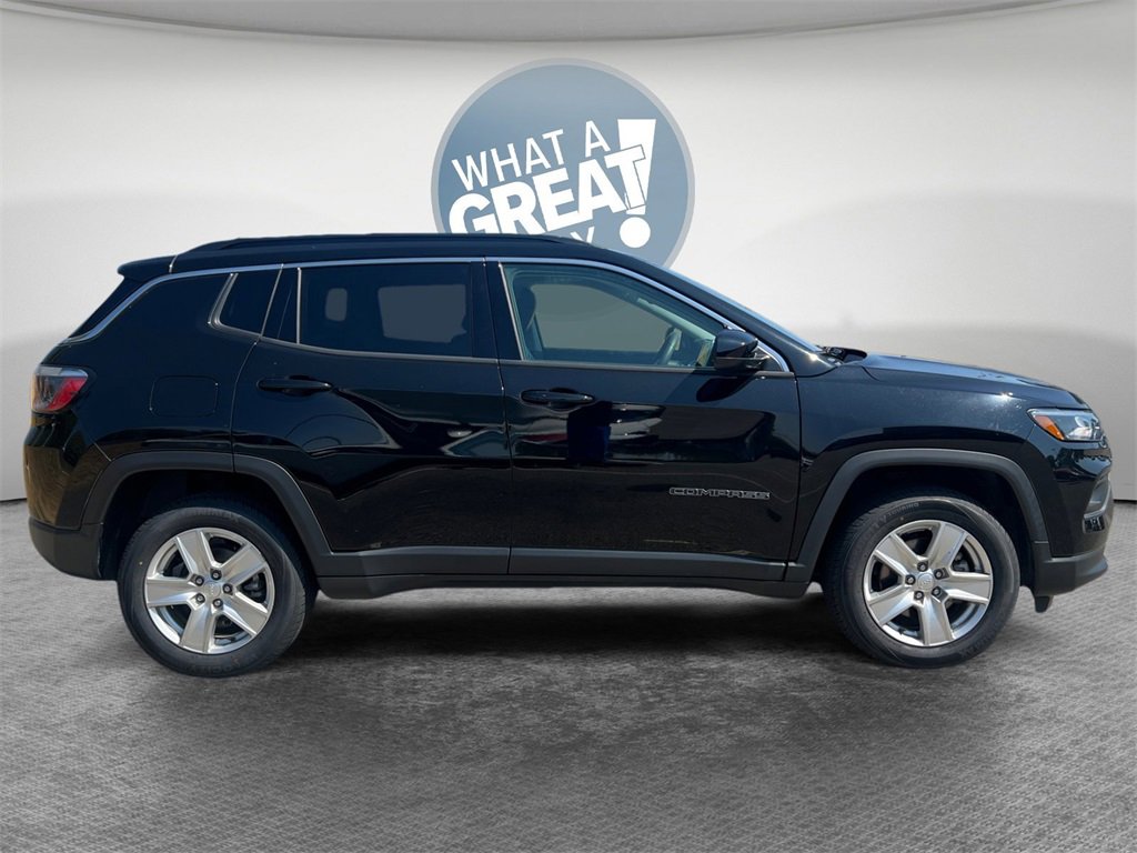Used 2022 Jeep Compass Latitude image 2