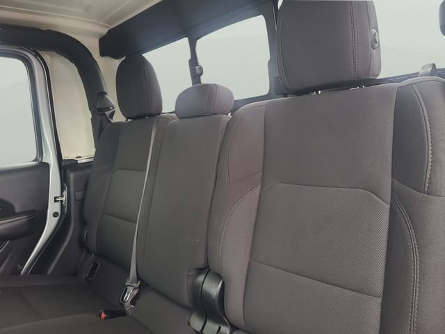Used 2023 Jeep Gladiator Overland AWD/4WD image 5