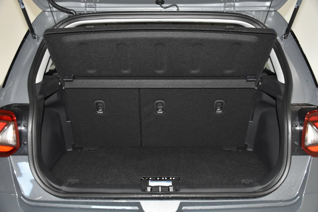 New 2026 Hyundai Venue SEL FWD image 31