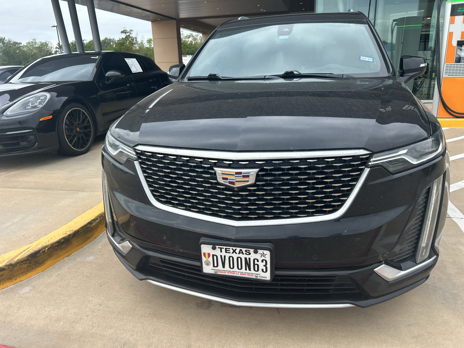 Used 2021 Cadillac XT6 Premium Luxury FWD image 2
