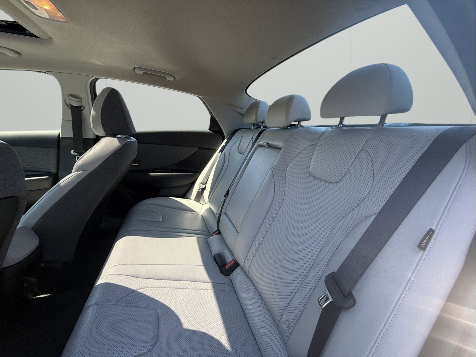 Used 2024 Hyundai Elantra Limited FWD image 26