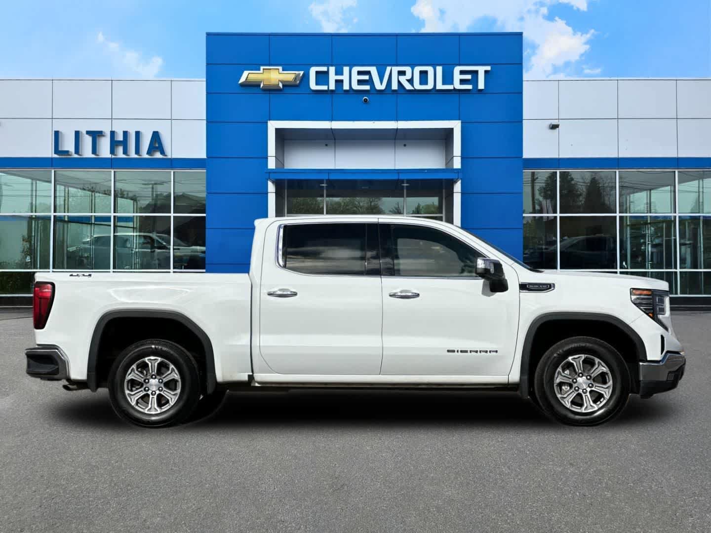Used 2024 GMC Sierra 1500 SLT AWD/4WD image 8