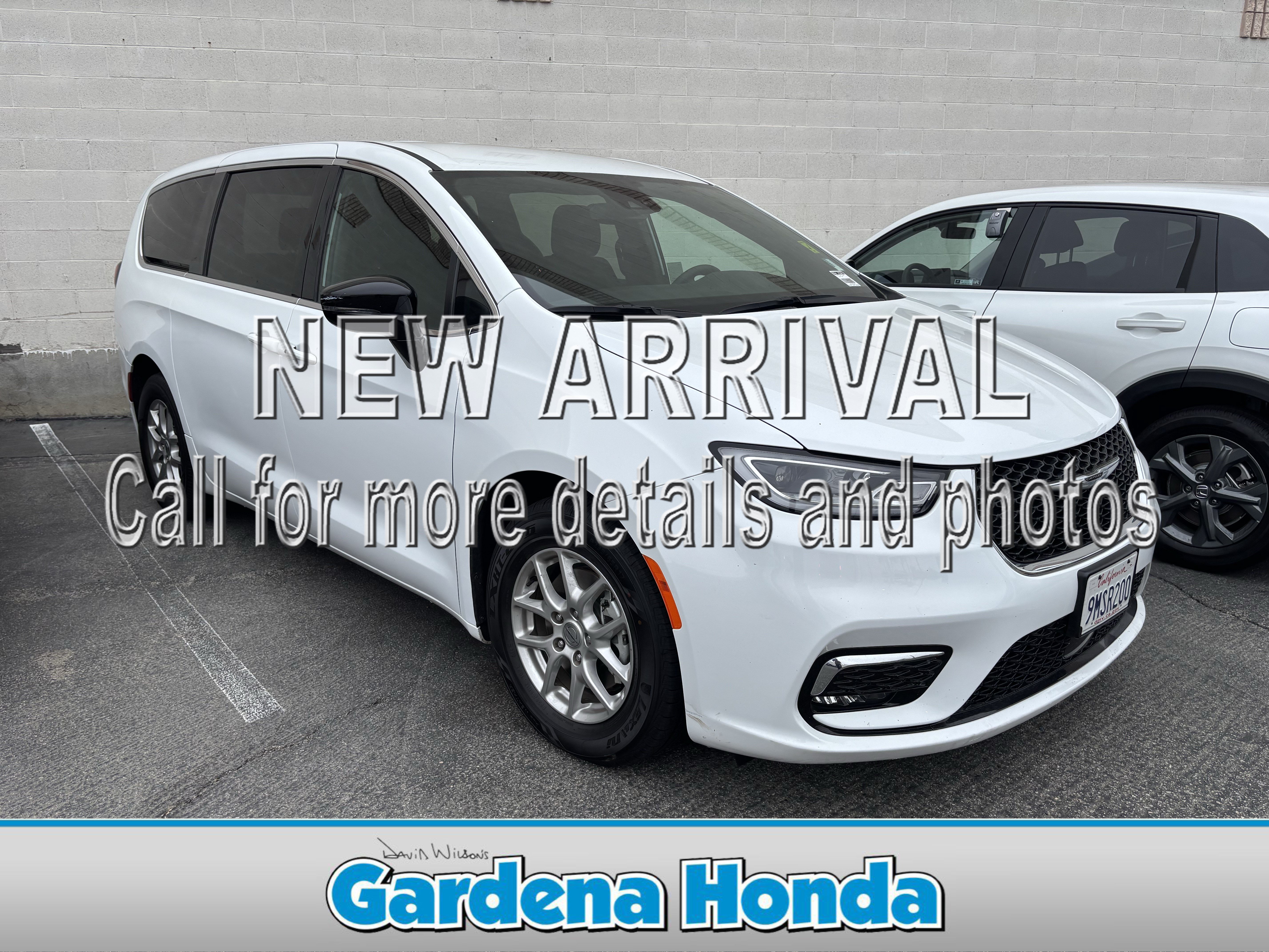 Used 2024 Chrysler Pacifica Touring