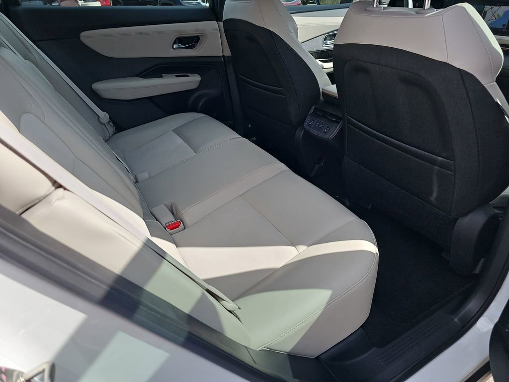 Used 2023 Nissan Ariya FWD image 14