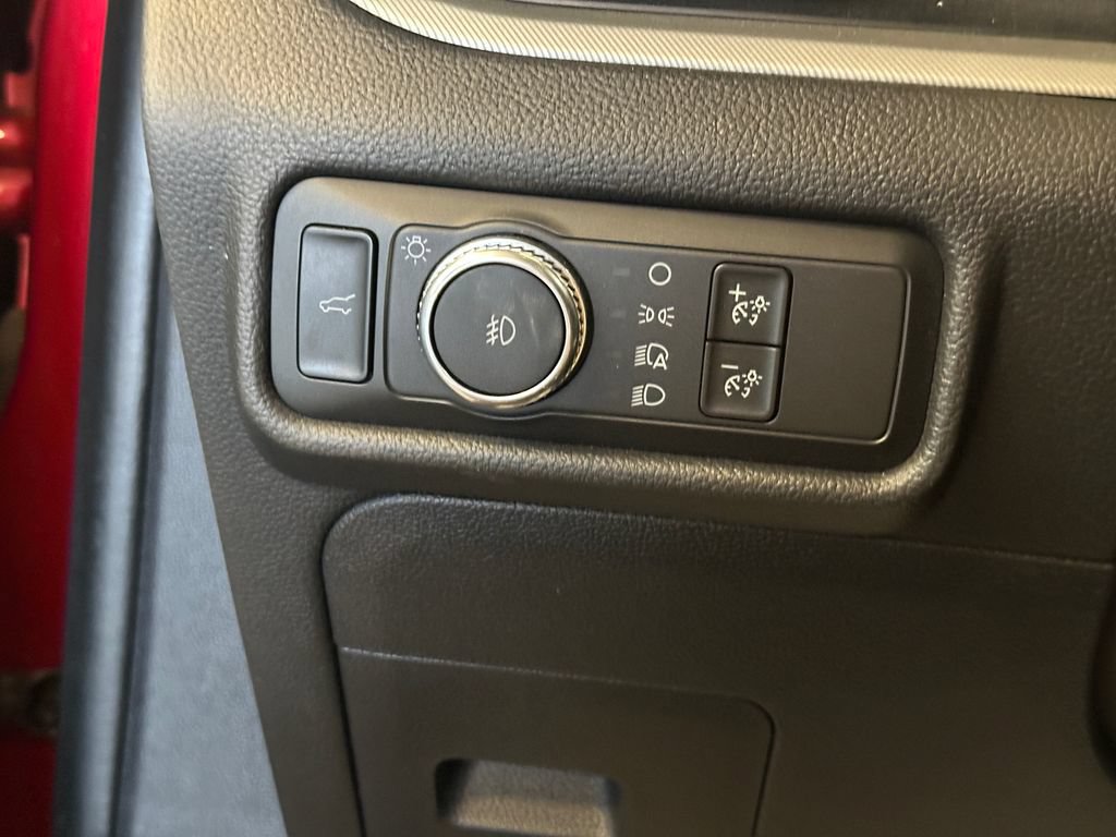 Used 2020 Ford Explorer XLT w/ Equipment Group 202A AWD/4WD image 18
