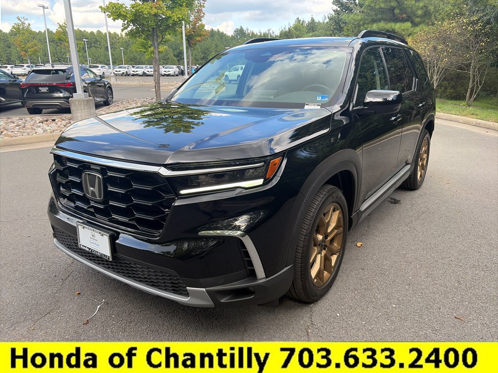 Certified 2024 Honda Pilot Touring image 3