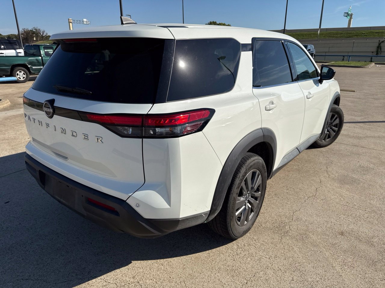 Used 2024 Nissan Pathfinder S FWD image 11