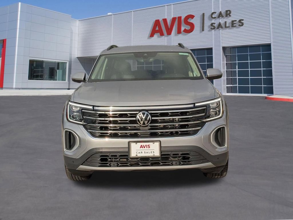 Used 2025 Volkswagen Atlas SE image 2