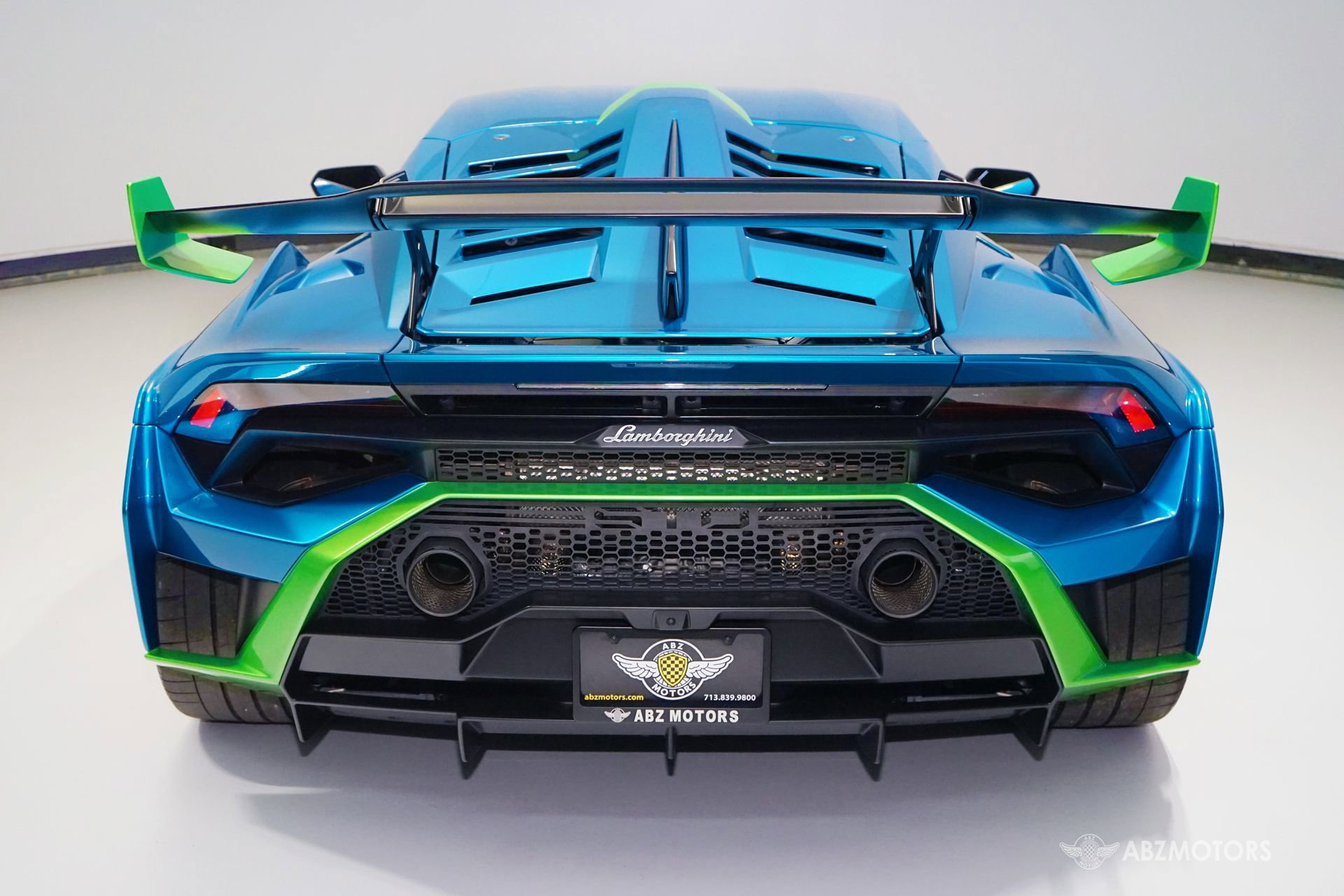 Used 2022 Lamborghini Huracan STO image 8