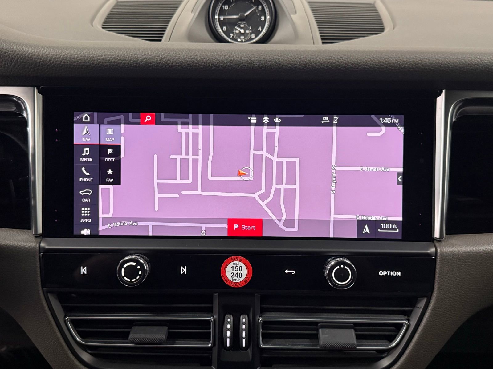 Used 2024 Porsche Macan w/ Premium Plus Package image 31