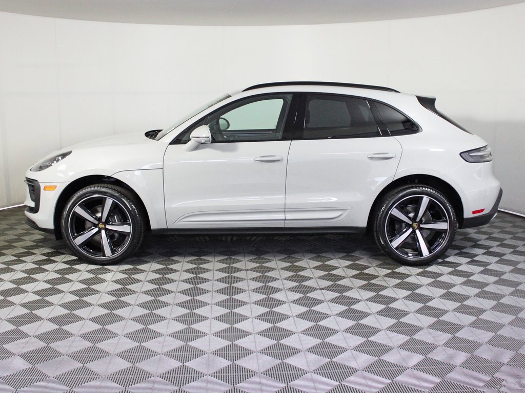 Used 2026 Porsche Macan image 2