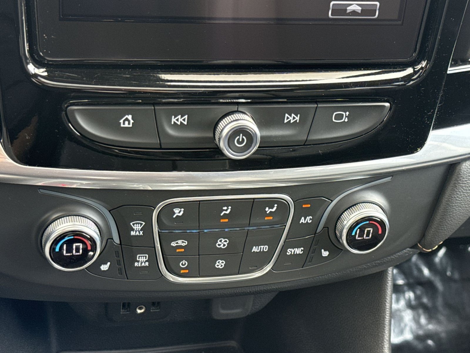 Used 2019 Chevrolet Traverse RS w/ LPO, Floor Liner Package AWD/4WD image 22