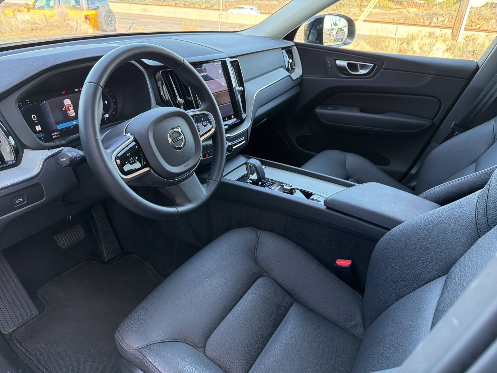 Used 2025 Volvo XC60 B5 Plus AWD/4WD image 20