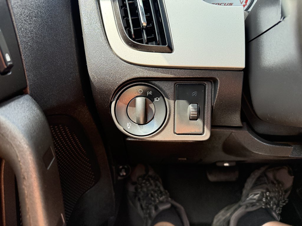 Used 2009 Ford Focus SES FWD image 17