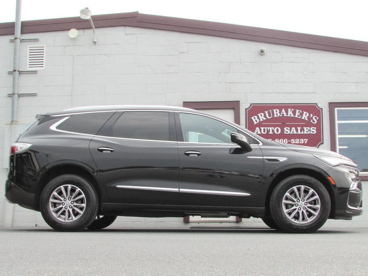 Used 2024 Buick Enclave Premium image 1