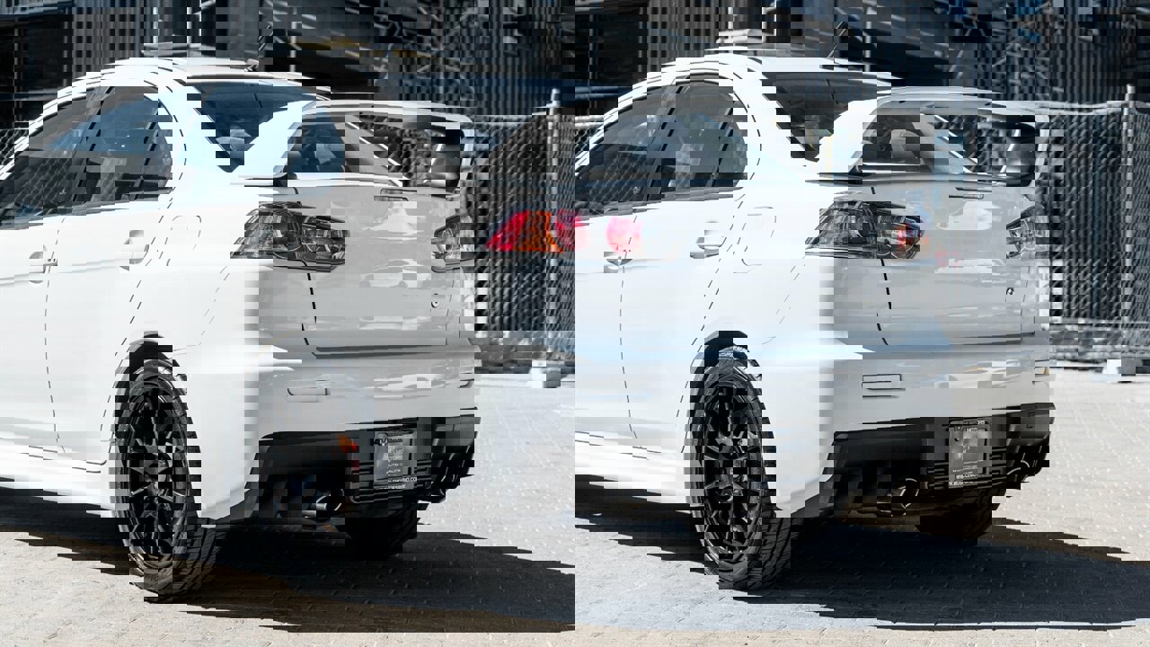 Used 2011 Mitsubishi Lancer Evolution GSR image 11