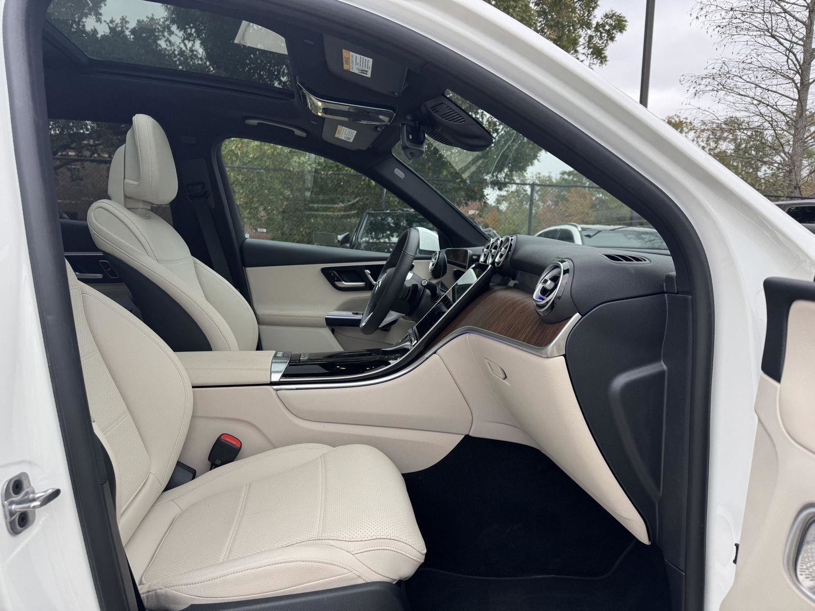 Certified 2025 Mercedes-Benz GLC 300 image 31