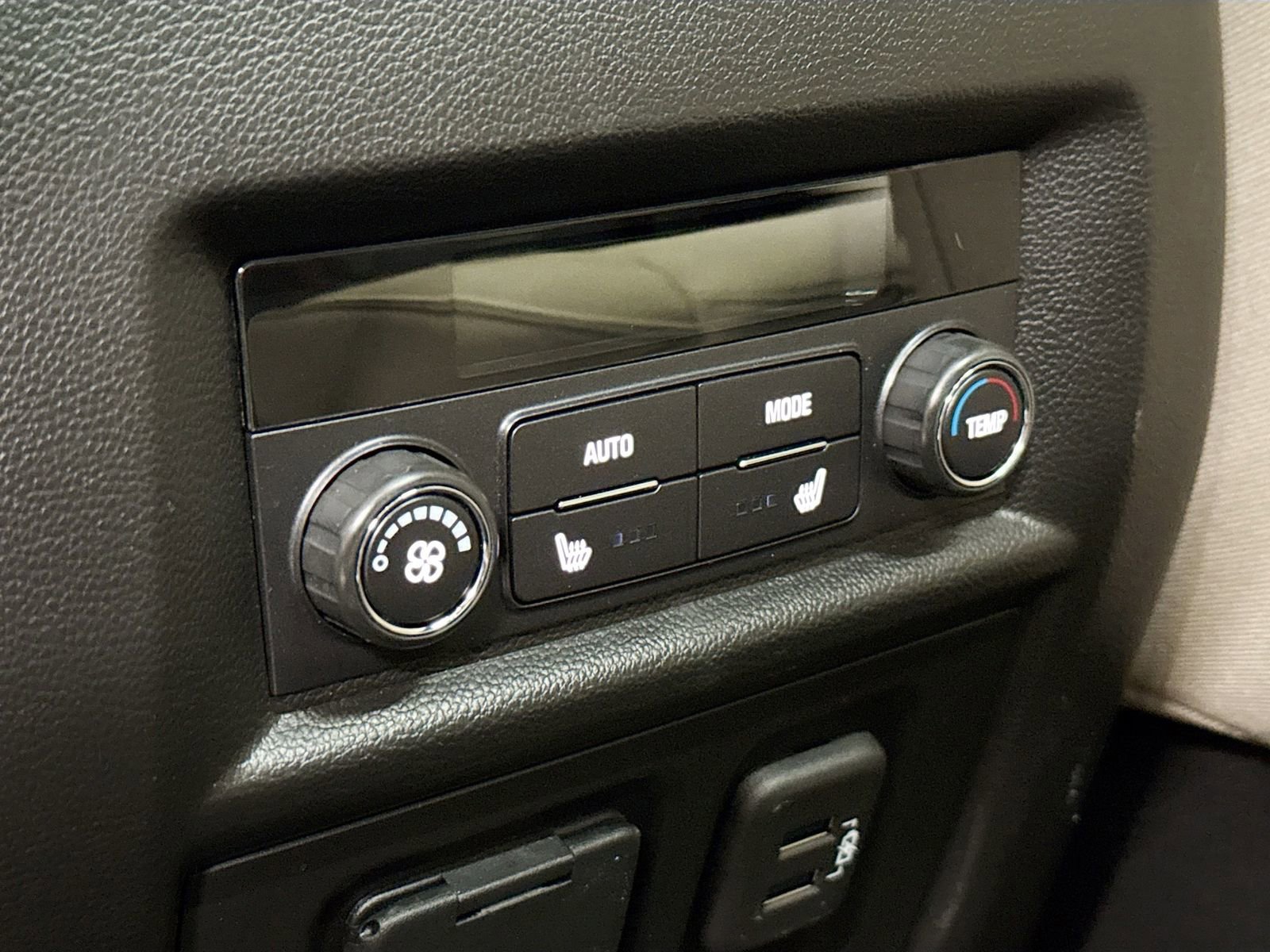 Used 2023 Chevrolet Traverse Premier image 30