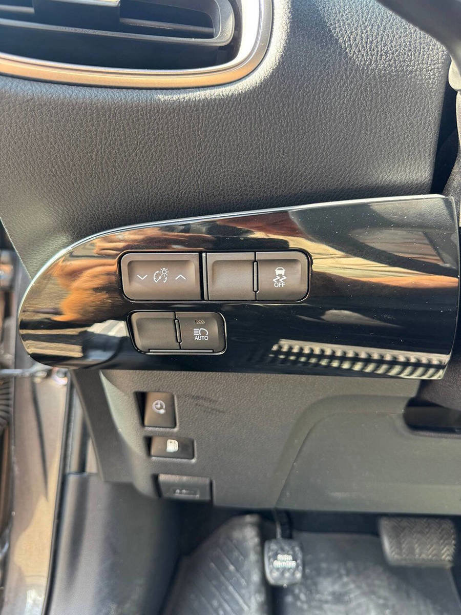 Used 2021 Toyota Prius Prime LE image 25