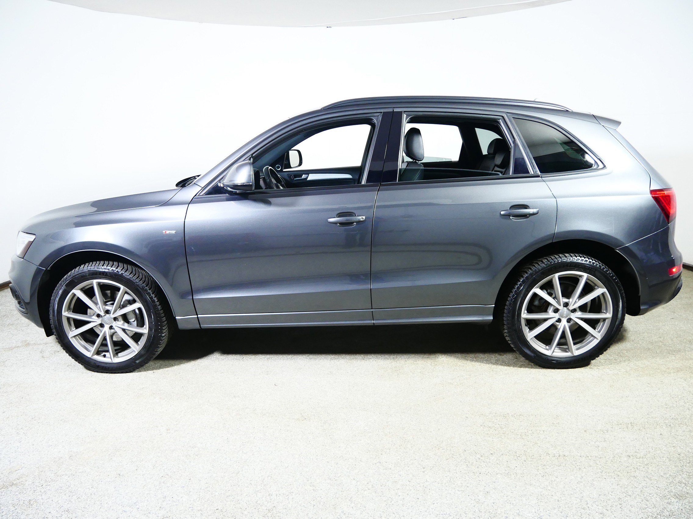 Used 2016 Audi Q5 3.0T Premium Plus w/ Technology Package image 4