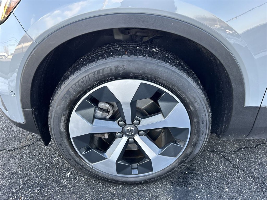Used 2024 Volvo XC40 B5 Plus image 10