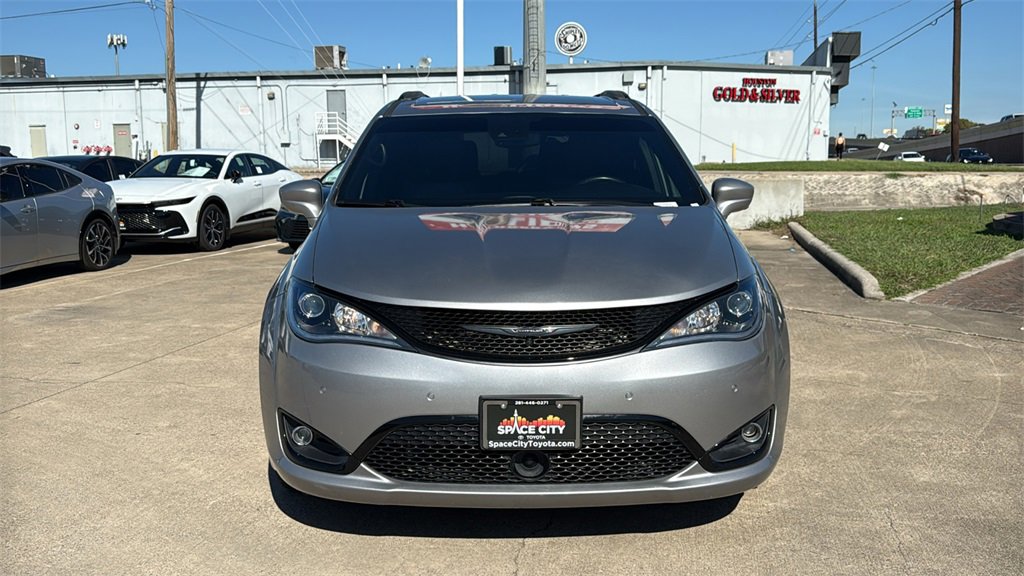 Used 2020 Chrysler Pacifica Touring-L Plus image 2