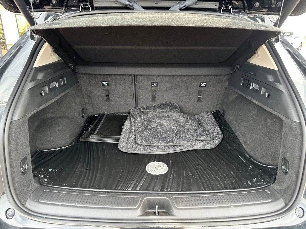 Used 2023 Buick Envision Avenir AWD/4WD image 27