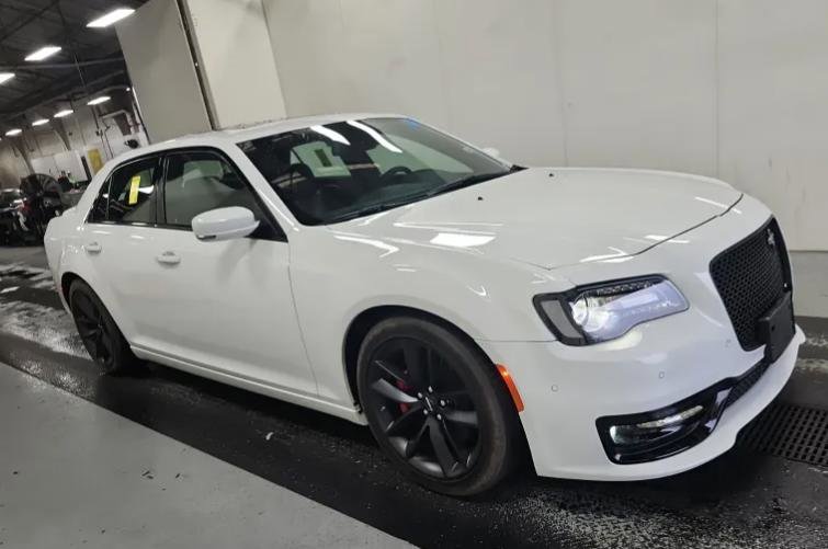Used 2023 Chrysler 300 C