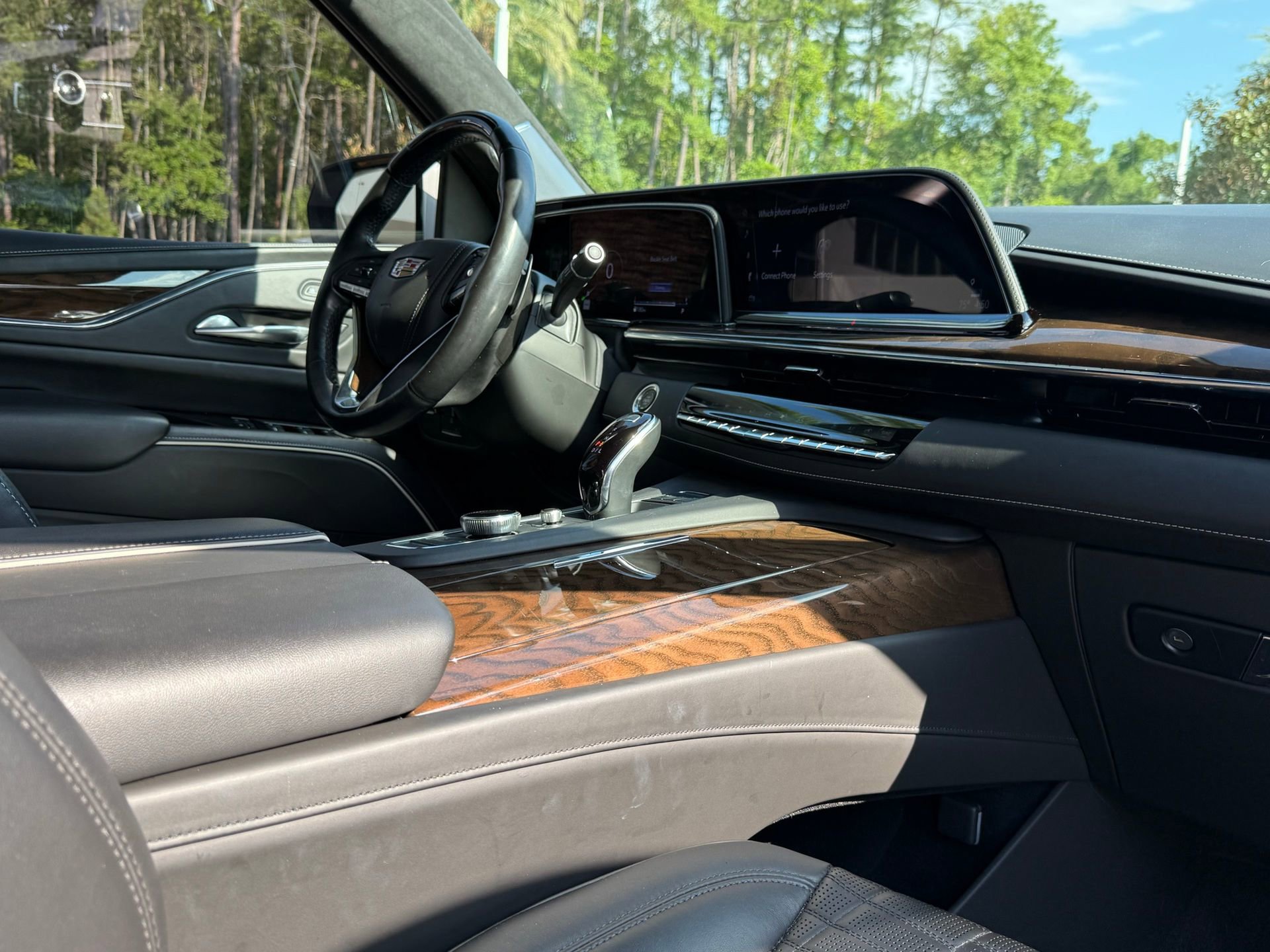 Used 2023 Cadillac Escalade Sport Platinum RWD image 3