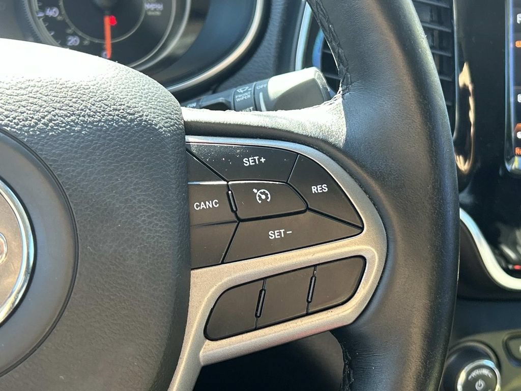 Used 2019 Jeep Cherokee Limited AWD/4WD image 24