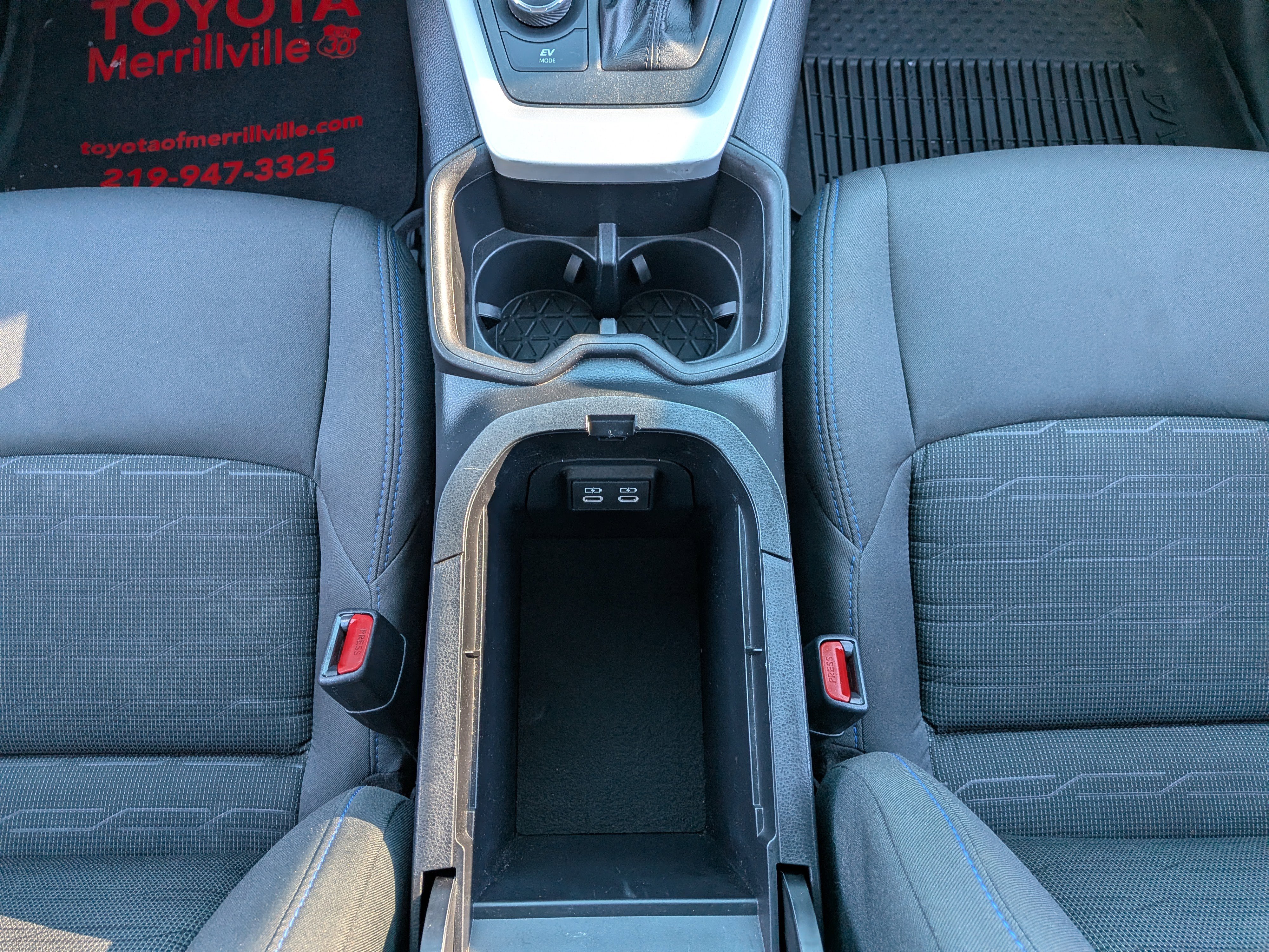 Used 2023 Toyota RAV4 SE image 33