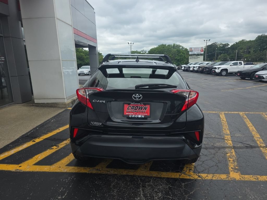 Used 2019 Toyota C-HR LE FWD image 4