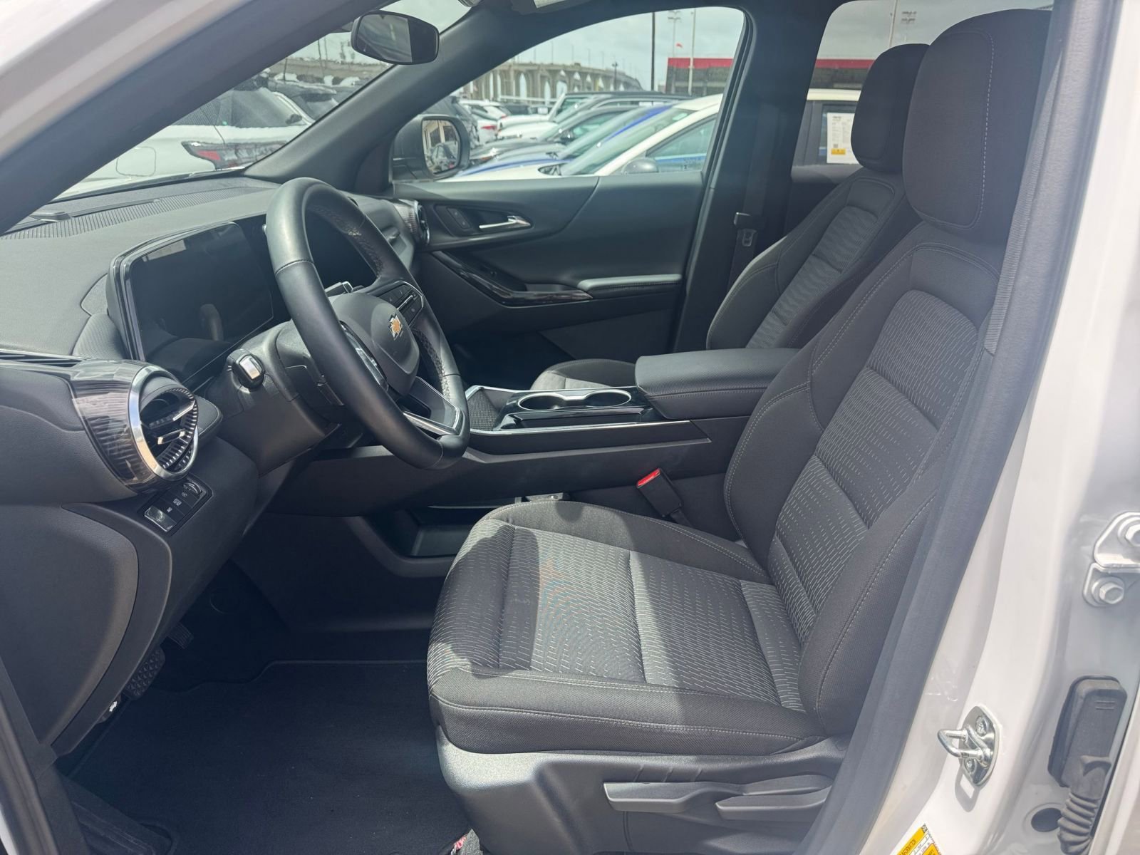 Used 2025 Chevrolet Equinox LT AWD/4WD image 21