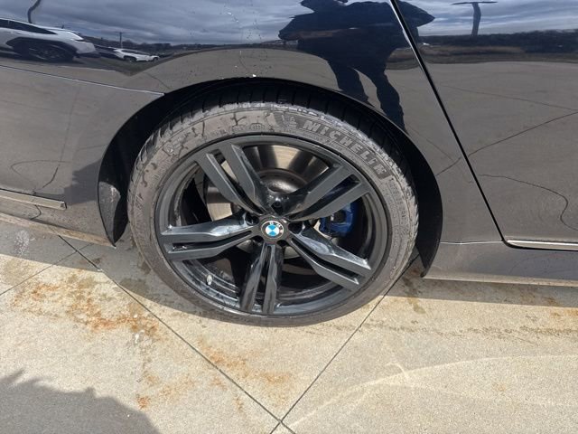 Used 2021 BMW 750i xDrive w/ M Sport Package image 11