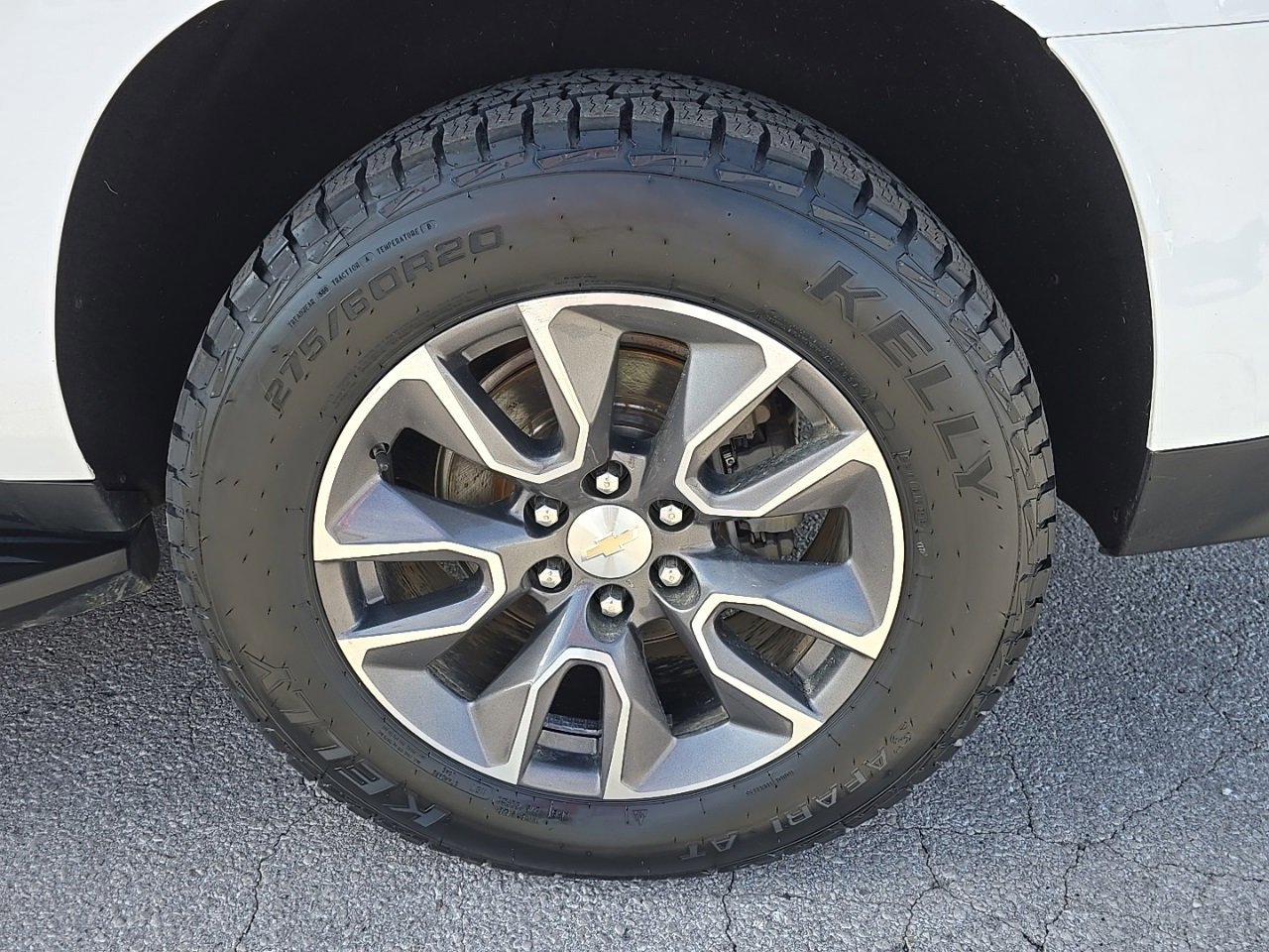 Used 2022 Chevrolet Suburban LT w/ Luxury Package image 9