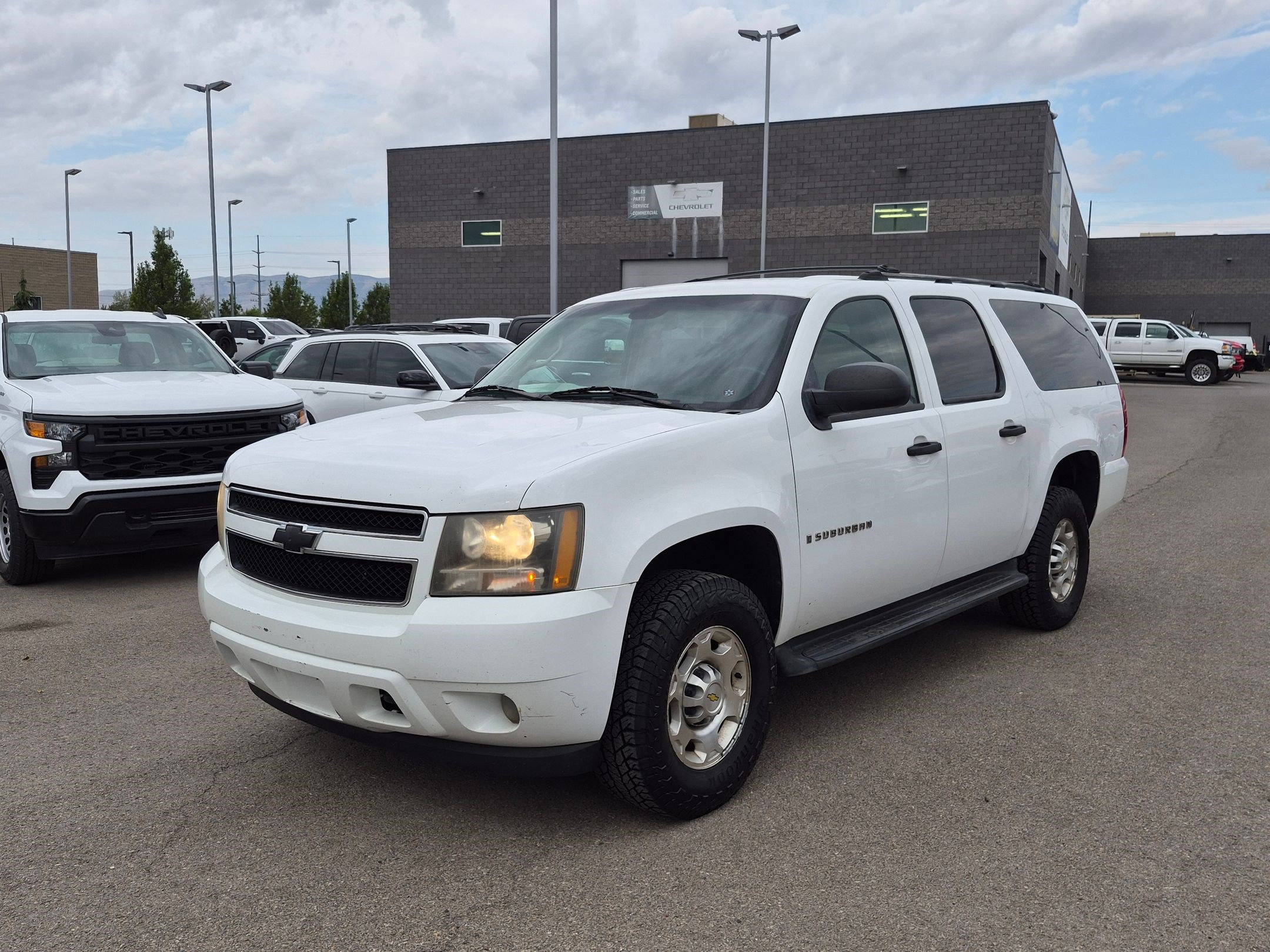 Used 2009 Chevrolet Suburban 2500 LS w/ Skid Plate Package AWD/4WD image 8