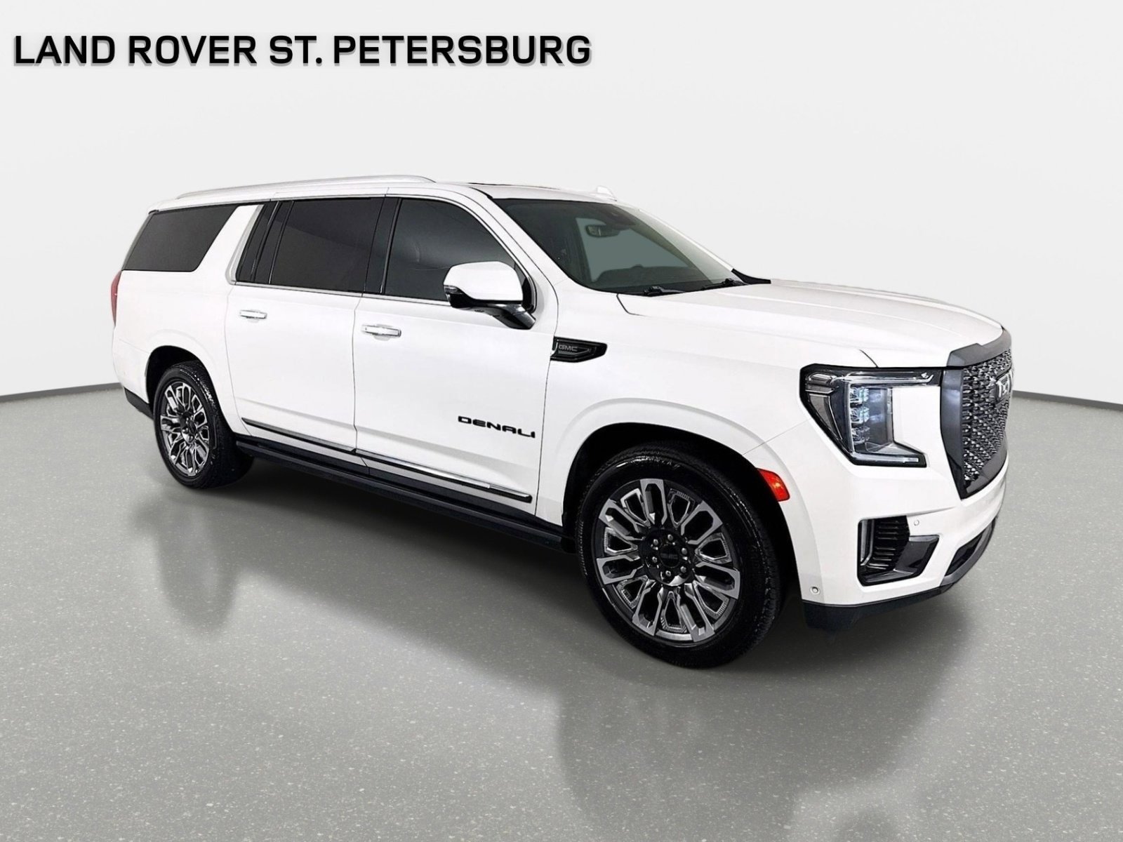 Used 2023 GMC Yukon XL Denali Ultimate w/ LPO, Floor Liner Package AWD/4WD image 3