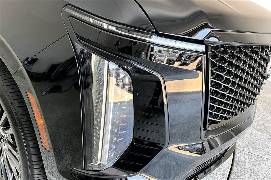 Used 2026 Cadillac Escalade Platinum Sport w/ LPO, Floor Liner Package AWD/4WD image 39
