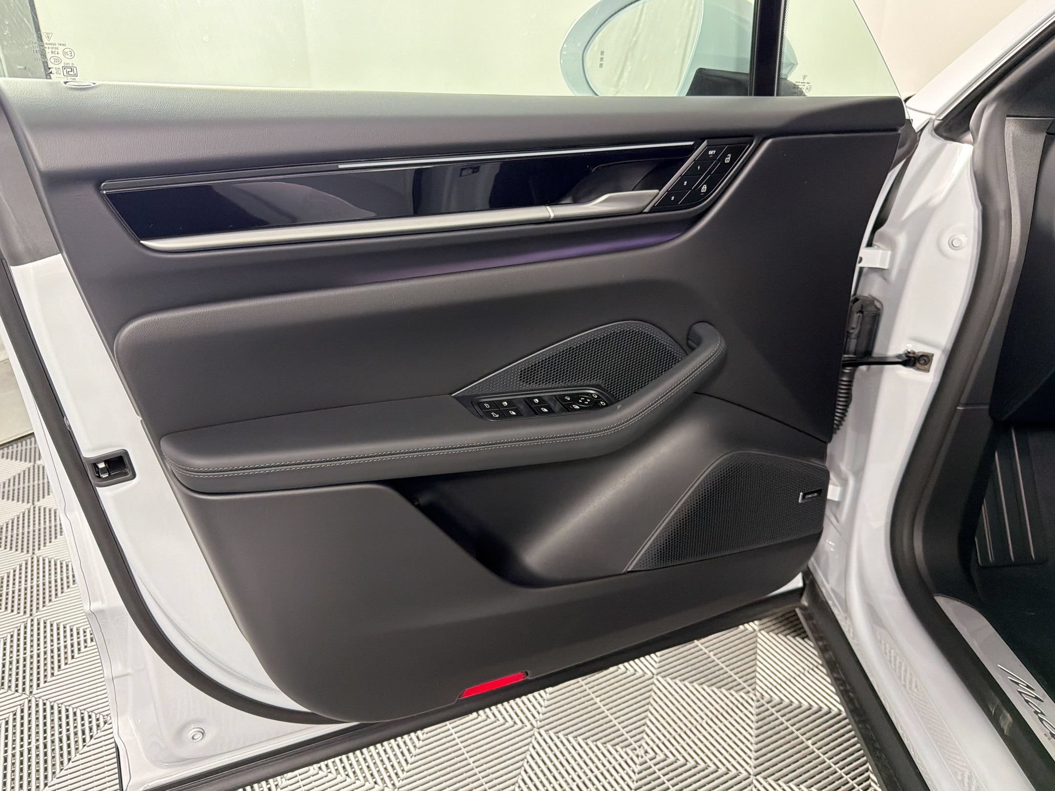 New 2026 Porsche Macan Electric RWD image 26
