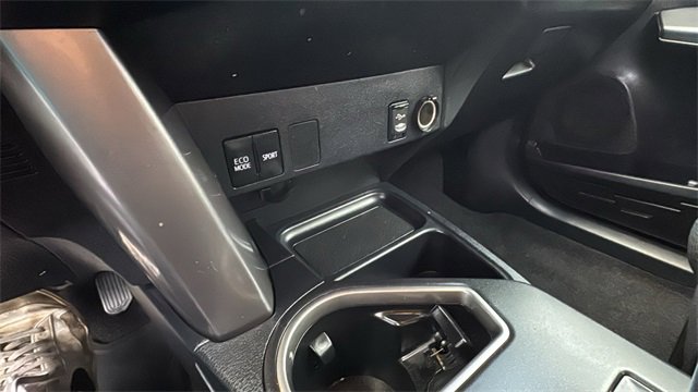 Used 2018 Toyota RAV4 LE image 18