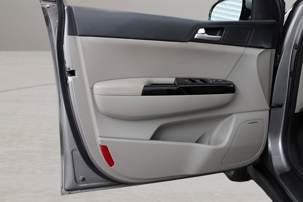 Used 2022 Kia Sportage EX w/ EX Technology Package image 11