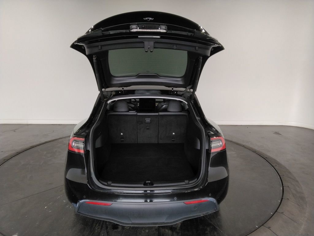 Used 2021 Tesla Model Y Long Range image 9