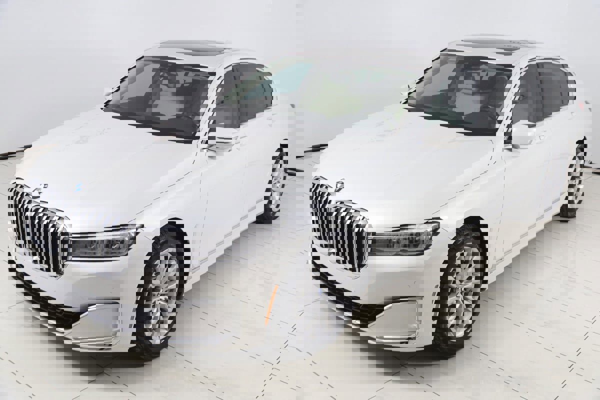 Used 2020 BMW 740i xDrive w/ Cold Weather Package image 26