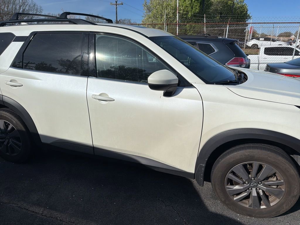 Used 2024 Nissan Pathfinder SV w/ SV Premium Package image 4