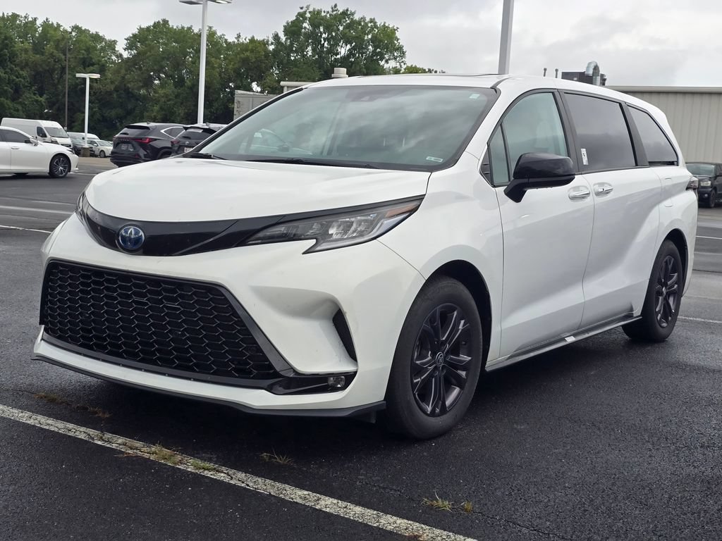 Certified 2025 Toyota Sienna XSE AWD/4WD image 4