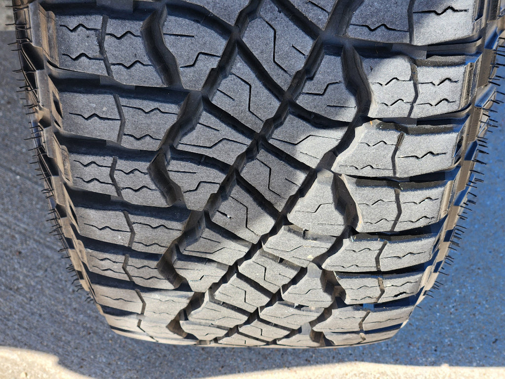 Used 2025 Chevrolet Colorado ZR2 w/ Technology Package image 17