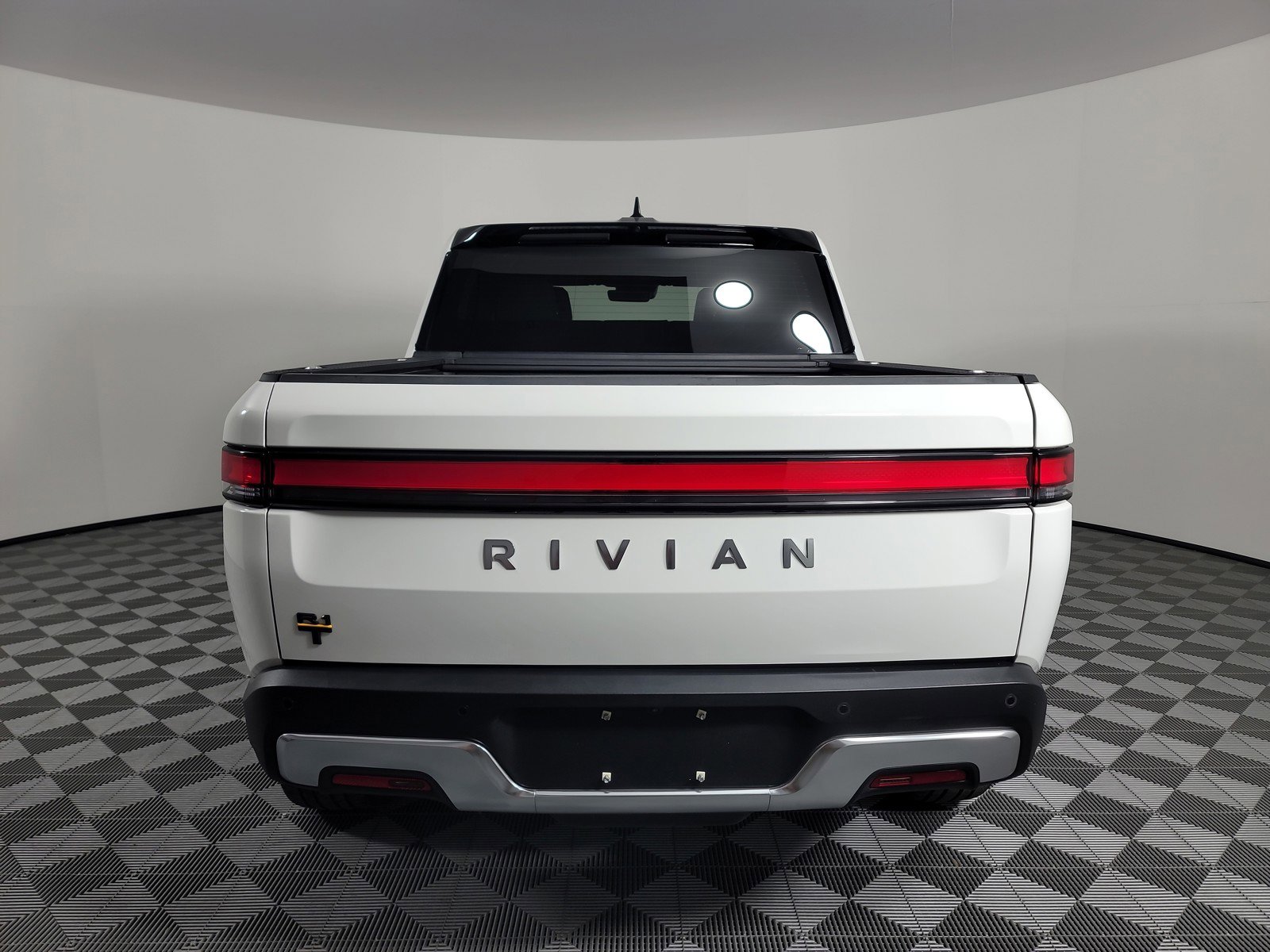 Used 2022 Rivian R1T Adventure image 4
