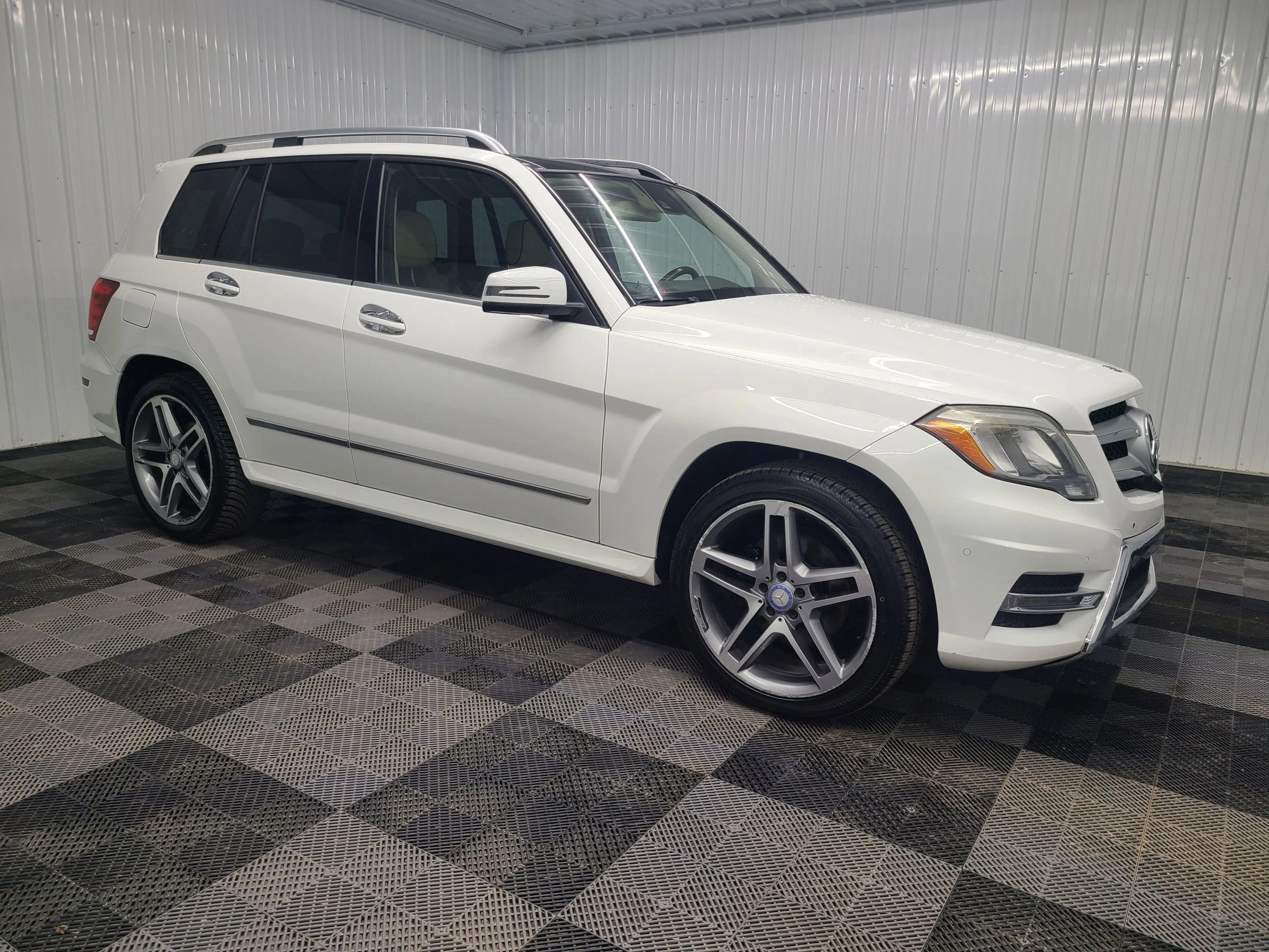 Used 2014 Mercedes-Benz GLK 350 4MATIC w/ Premium 1 Package image 1