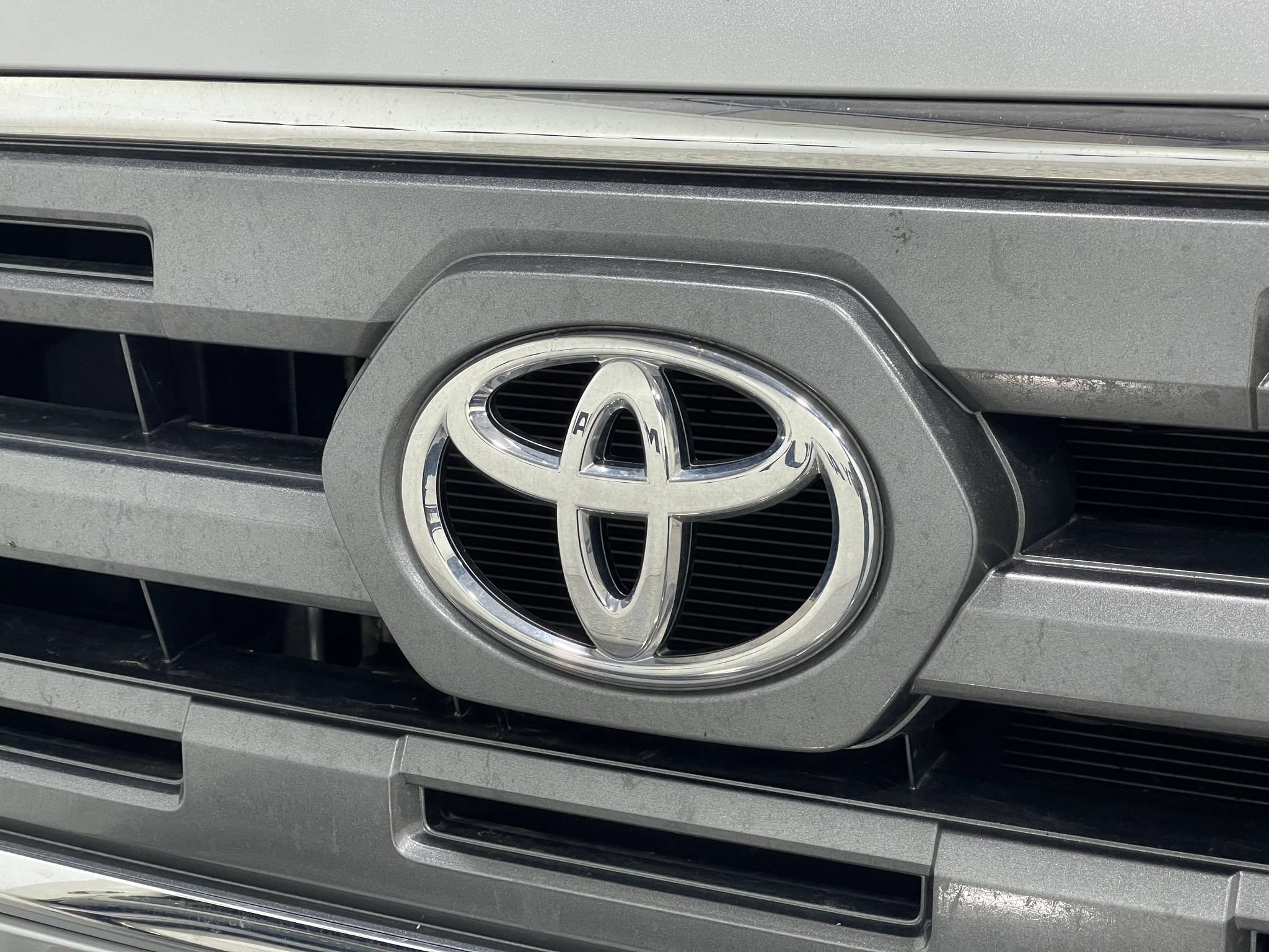 Used 2017 Toyota Tacoma Limited w/ Tow Package AWD/4WD image 37