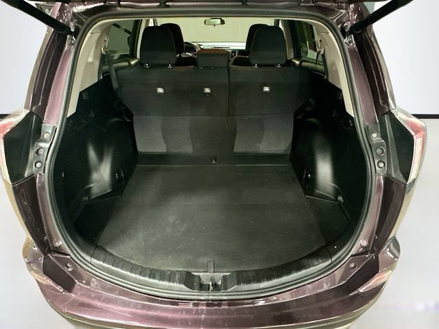 Used 2018 Toyota RAV4 XLE FWD image 26
